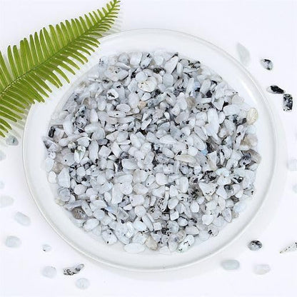 YATOJUZI Moonstone 1LB Aquarium Gravel Rocks Bulk Wholesale Tumbled Crystals Stones Chips Crushed Reiki Energy Balancing Gemstones for Planters Vase Filler Fountain Fish Tank Potted Decor