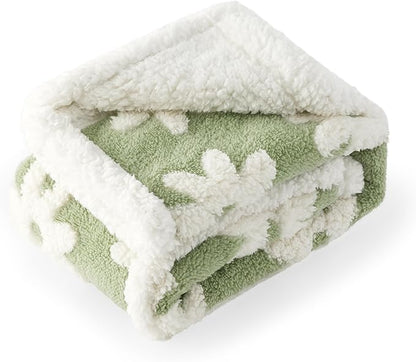 LE SURE Waterproof Dog Blanket for Medium Dogs - Washable Double Sided Dog Blankets with Warm Jacquard Shag and Soft Sherpa Fleece, Pet Cat Blanket for Couch Protection, 3D Textured Cloud, Green