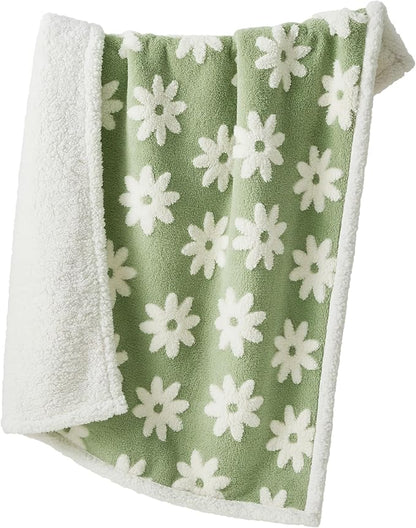LE SURE Waterproof Dog Blanket for Large Dogs - Washable Double Sided Dog Blankets with Warm Jacquard Shag and Soft Sherpa Fleece, Pet Cat Blanket for King Bed Protection, 3D Textured Flower, Green