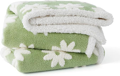 LE SURE Waterproof Dog Blanket for Large Dogs - Washable Double Sided Dog Blankets with Warm Jacquard Shag and Soft Sherpa Fleece, Pet Cat Blanket for King Bed Protection, 3D Textured Flower, Green