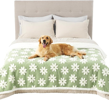 LE SURE Waterproof Dog Blanket for Large Dogs - Washable Double Sided Dog Blankets with Warm Jacquard Shag and Soft Sherpa Fleece, Pet Cat Blanket for Bed Protection, 3D Textured Cloud, Green